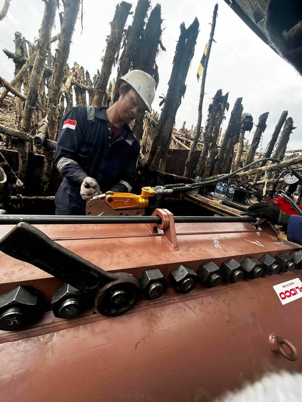 PLIDCO clamp emergency leak online sealing installation in Indonesia